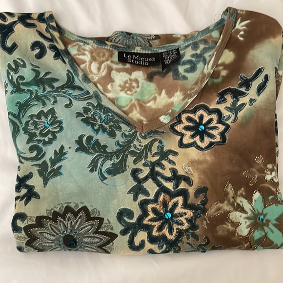 NEW Womens 3/4 sleeve v neck top. Size M Le Mieux Studio brand. Multi colour - Picture 9 of 11